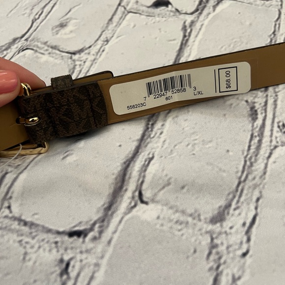 NEW Michael Kors Women's Belt Bag, Waist Bag, Brown Signature Stripe - Picture 3 of 7